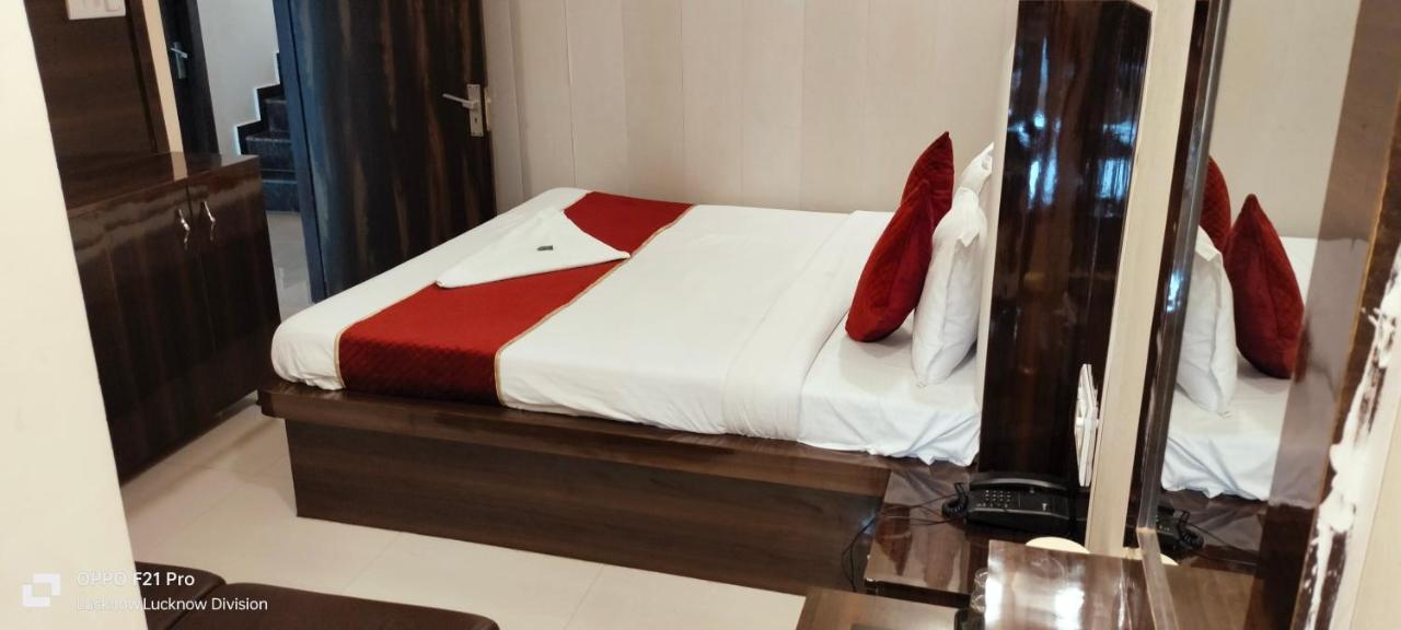 Hotel Kbs ラクナウ エクステリア 写真