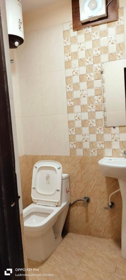 Hotel Kbs ラクナウ エクステリア 写真