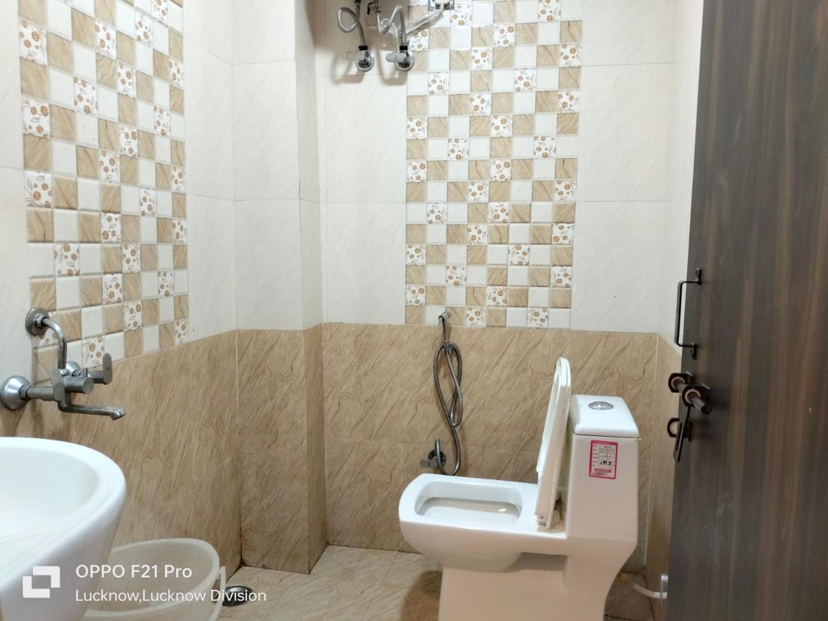 Hotel Kbs ラクナウ エクステリア 写真