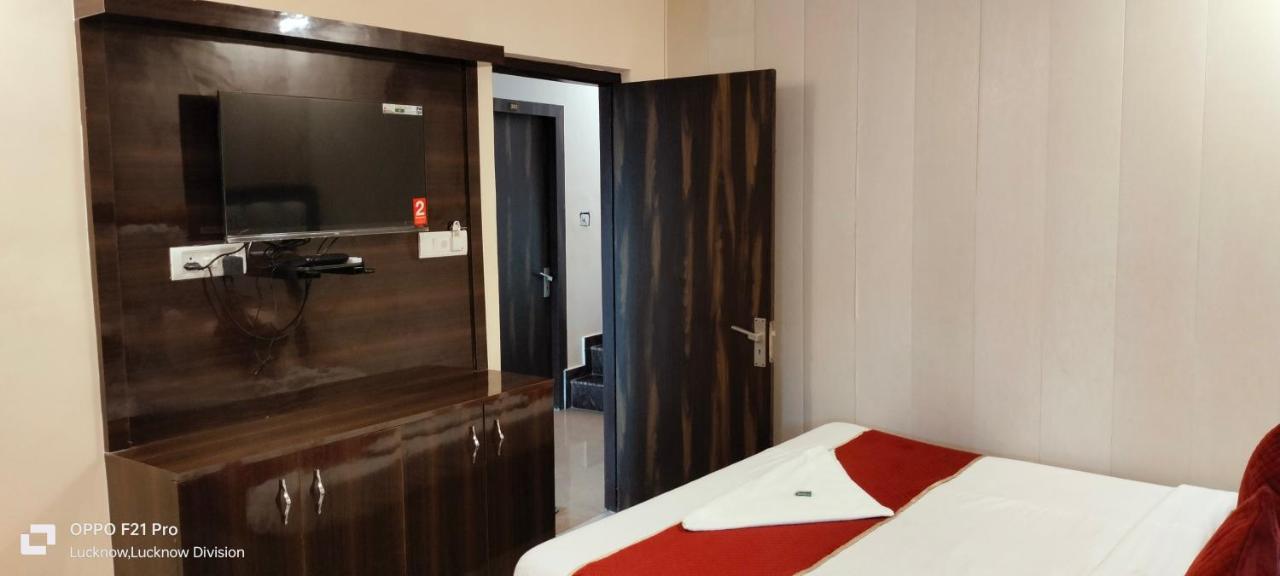 Hotel Kbs ラクナウ エクステリア 写真